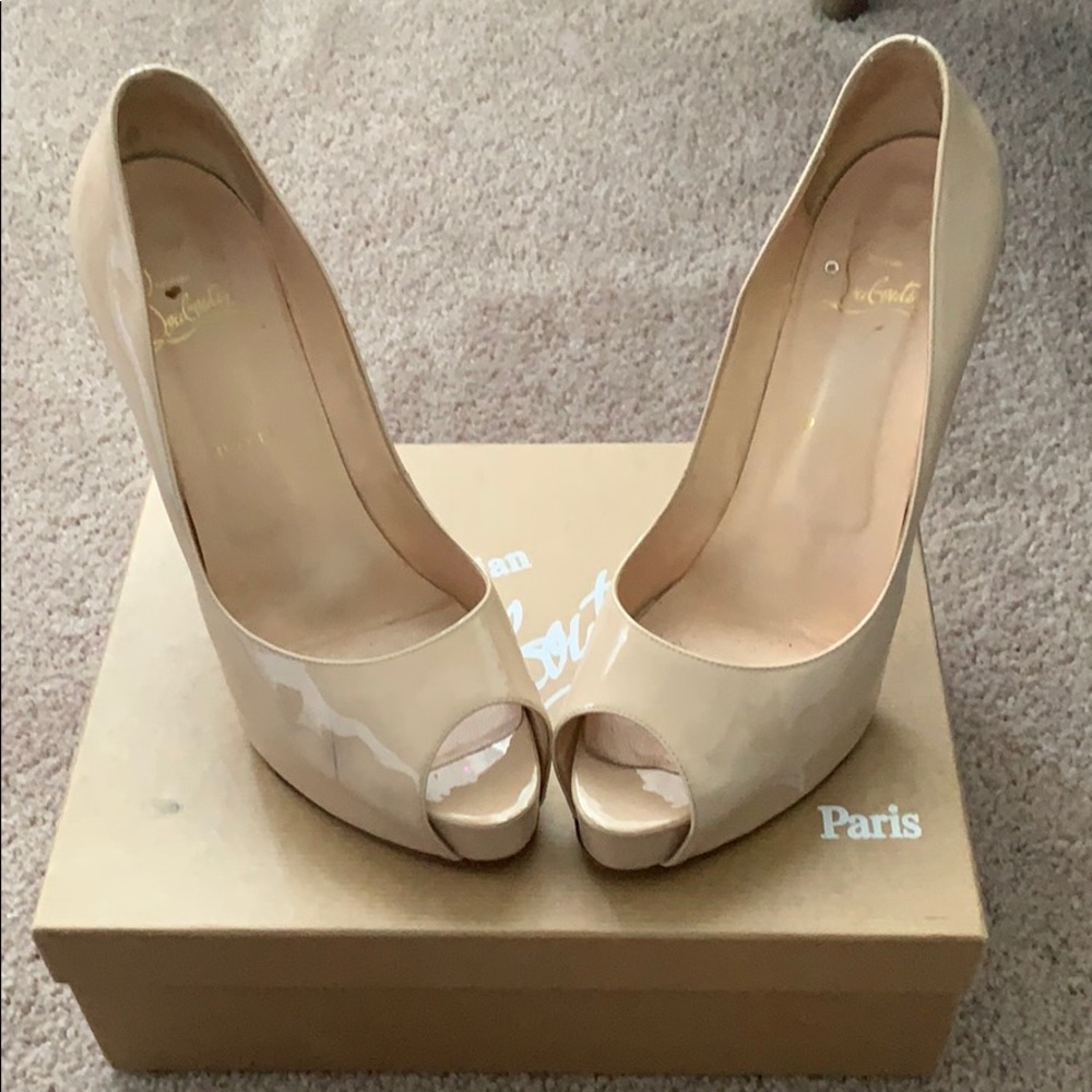 CHRISTIAN LOUBOUTIN BEIGE HEELS